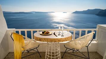 Executive Room, Hot Tub (Caldera View) | Breakfast area