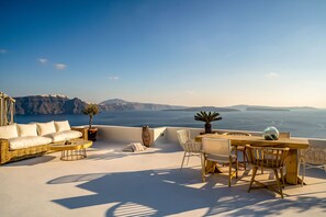 Terrace/patio - Delfini Villas (Santorini)