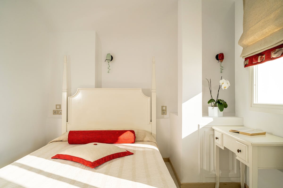Classic Room, Hot Tub (Caldera View)