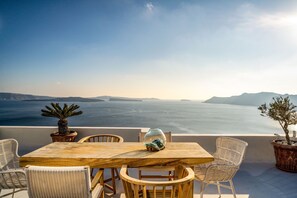 Front of property - Delfini Villas (Santorini)