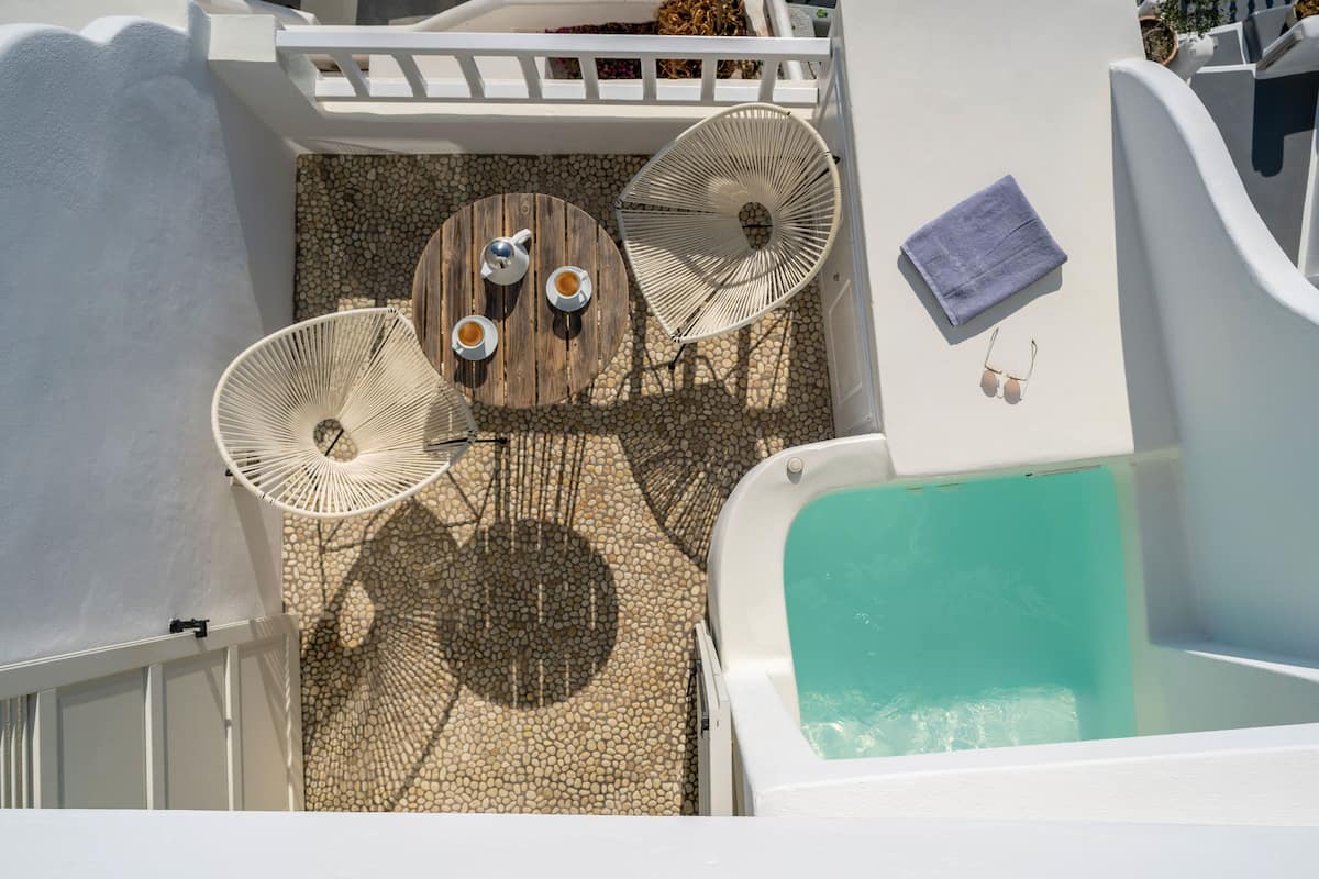 Executive Suite, Hot Tub (Caldera View) | Private spa tub