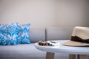 Egyptian cotton sheets, premium bedding, in-room safe - Petra Beach Hotel (Hersonissos)