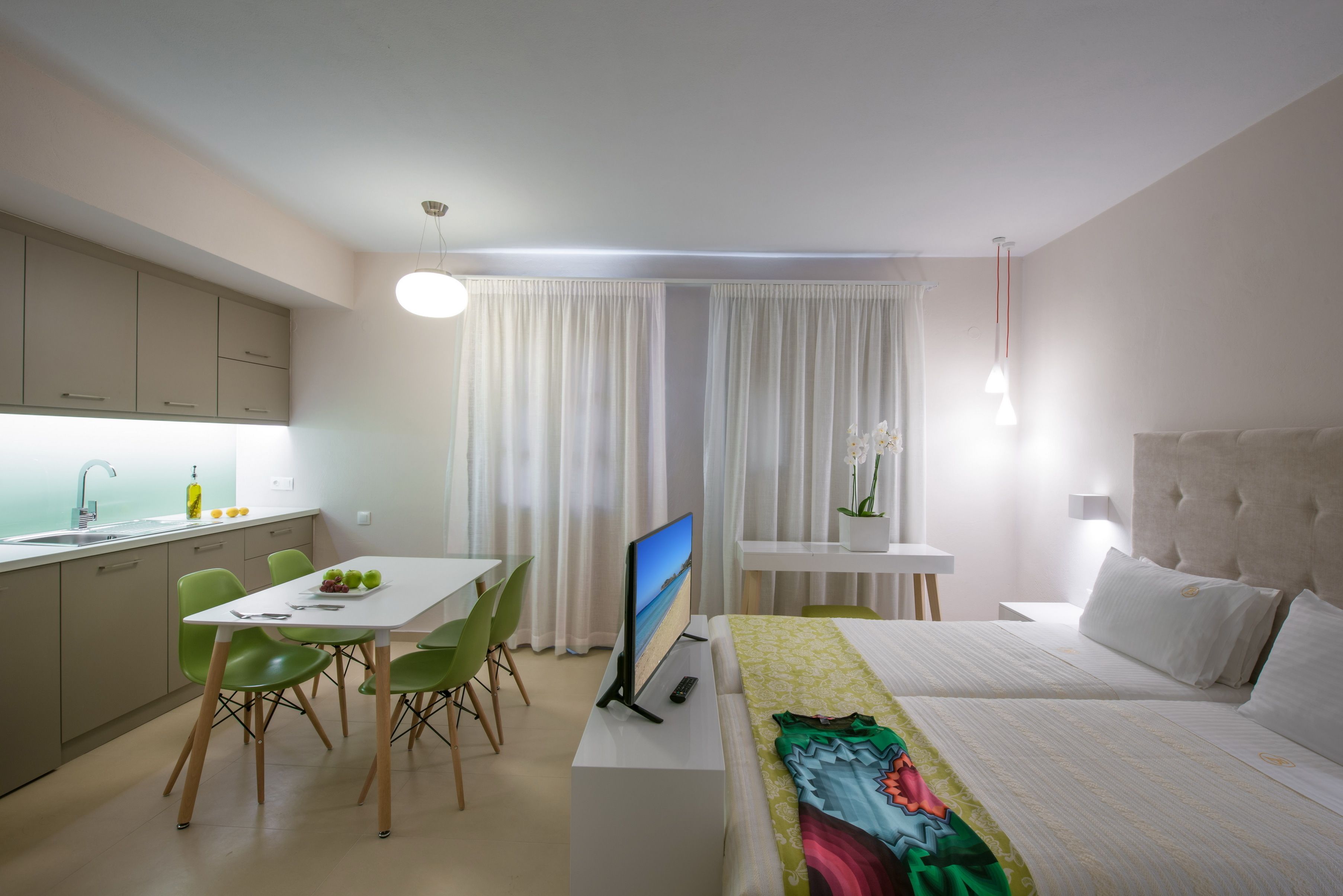 Lakens van Egyptisch katoen, luxe beddengoed, een kluis op de kamer