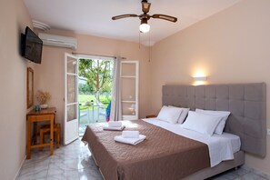 Studio | Blackout curtains, travel cot, free WiFi, bed sheets