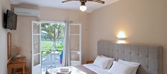 Damaskis Studios a Small Complex in Kassiopi