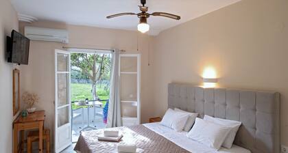 Damaskis Studios a Small Complex in Kassiopi