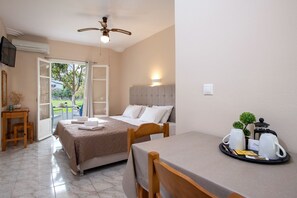 Studio | Blackout curtains, travel cot, free WiFi, bed sheets