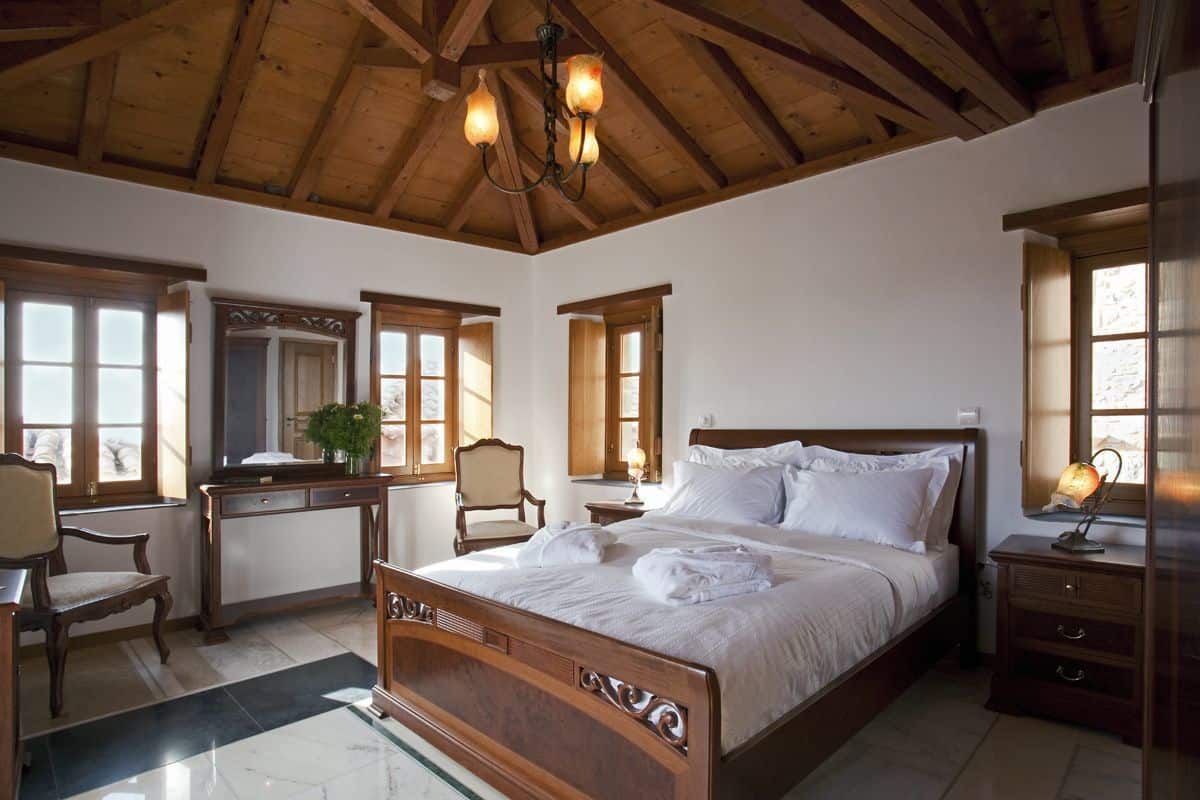 Family Room | Egyptian cotton sheets, pillowtop beds, minibar, desk