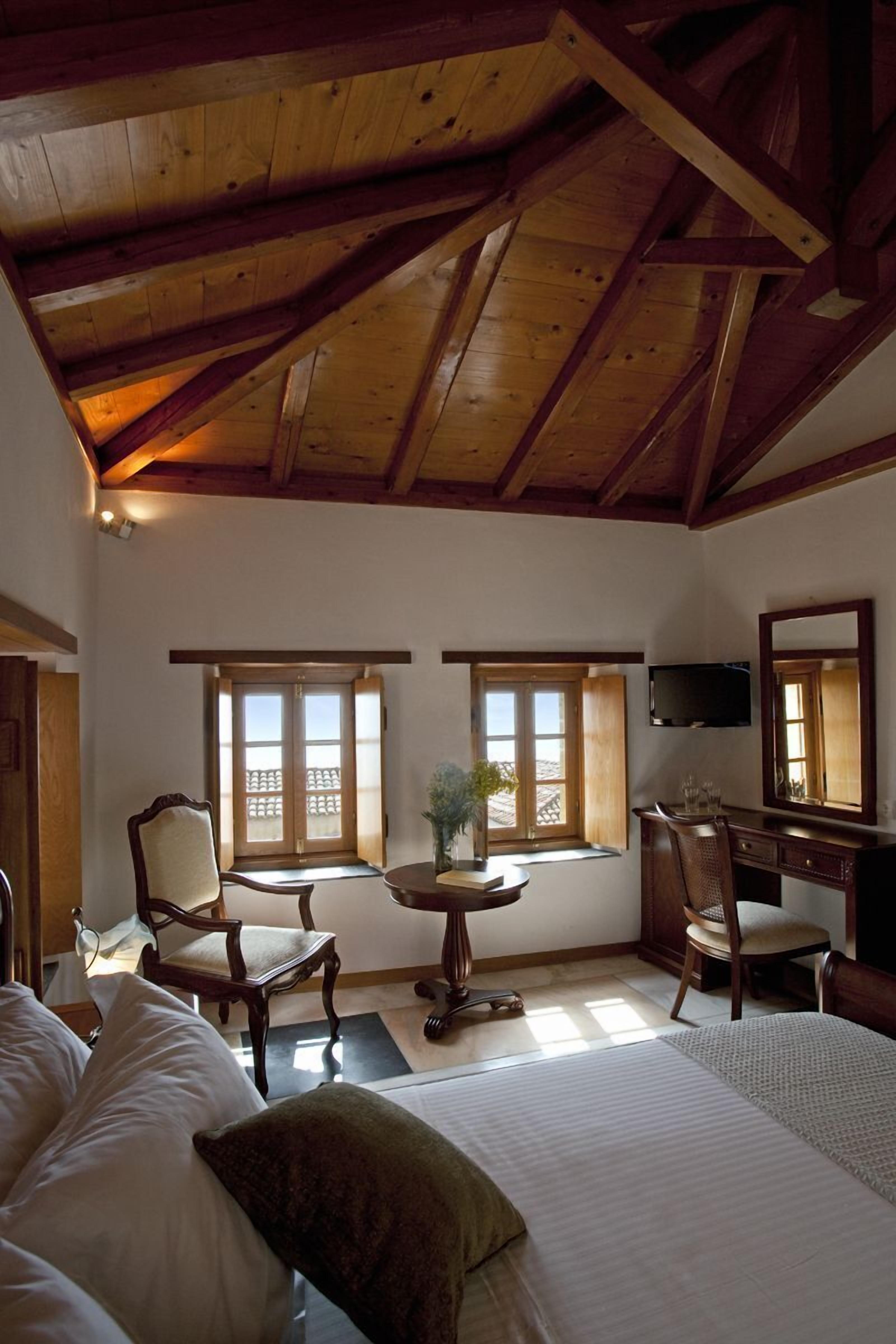 deluxe double room, sea view | egyptian cotton sheets, pillow-top beds, minibar, desk