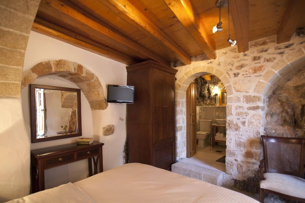 Double Room | Egyptian cotton sheets, pillowtop beds, minibar, desk
