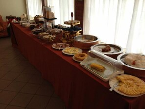 Free daily buffet breakfast