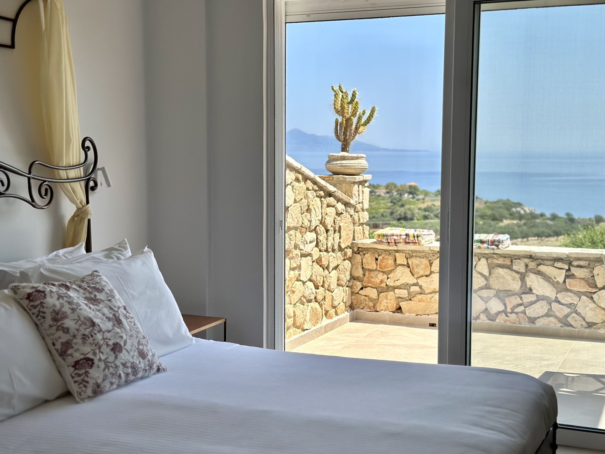 Standard Apartment, 1 Bedroom, Sea View, Ground Floor | Premium bedding, in-room safe, individually decorated