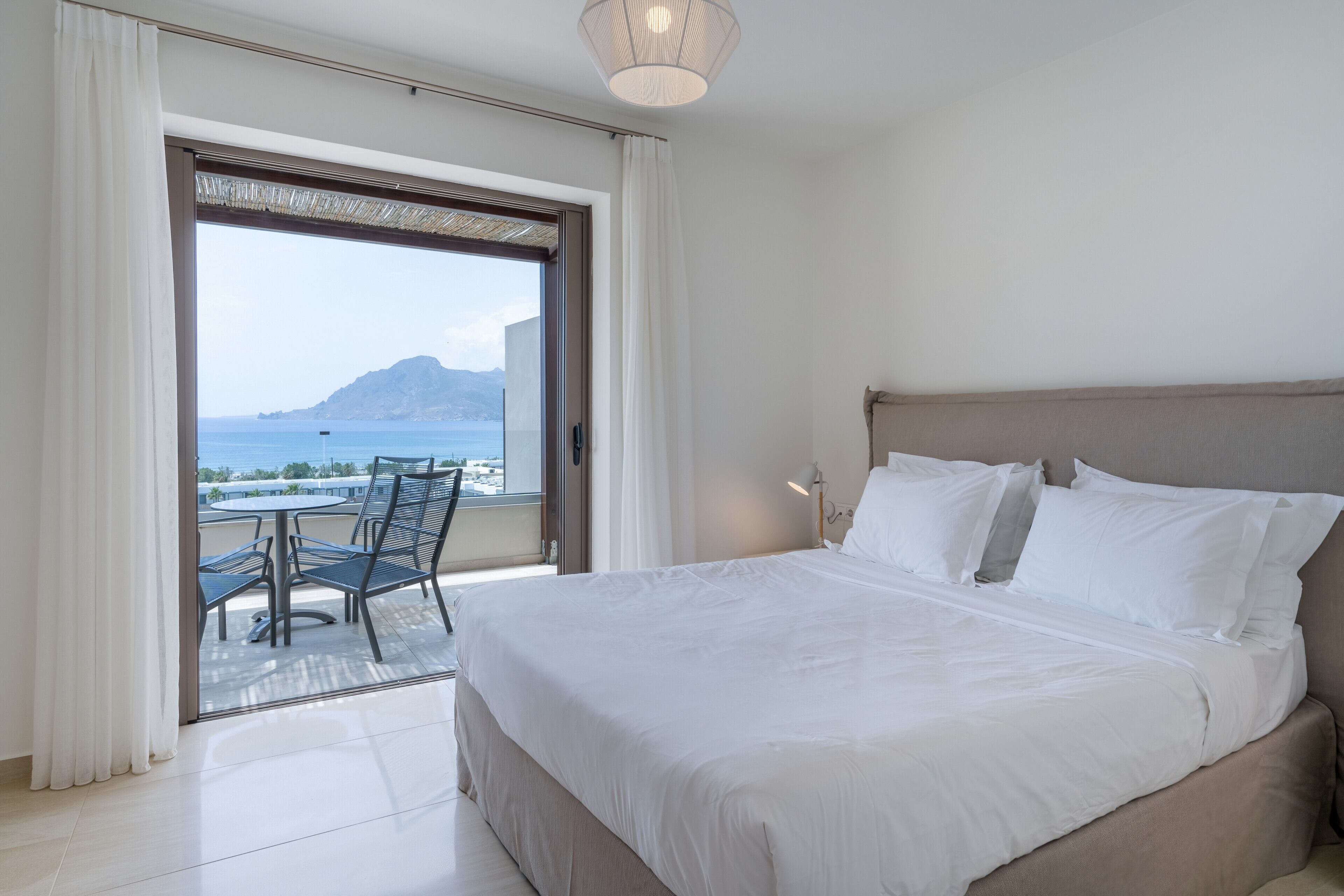 2 Bedroom Maisonete with Sea View | 房內夾萬、書桌、隔音、熨斗/熨衫板