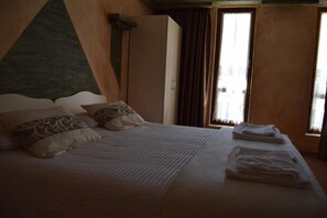 Desk, cots/infant beds, free WiFi, wheelchair access