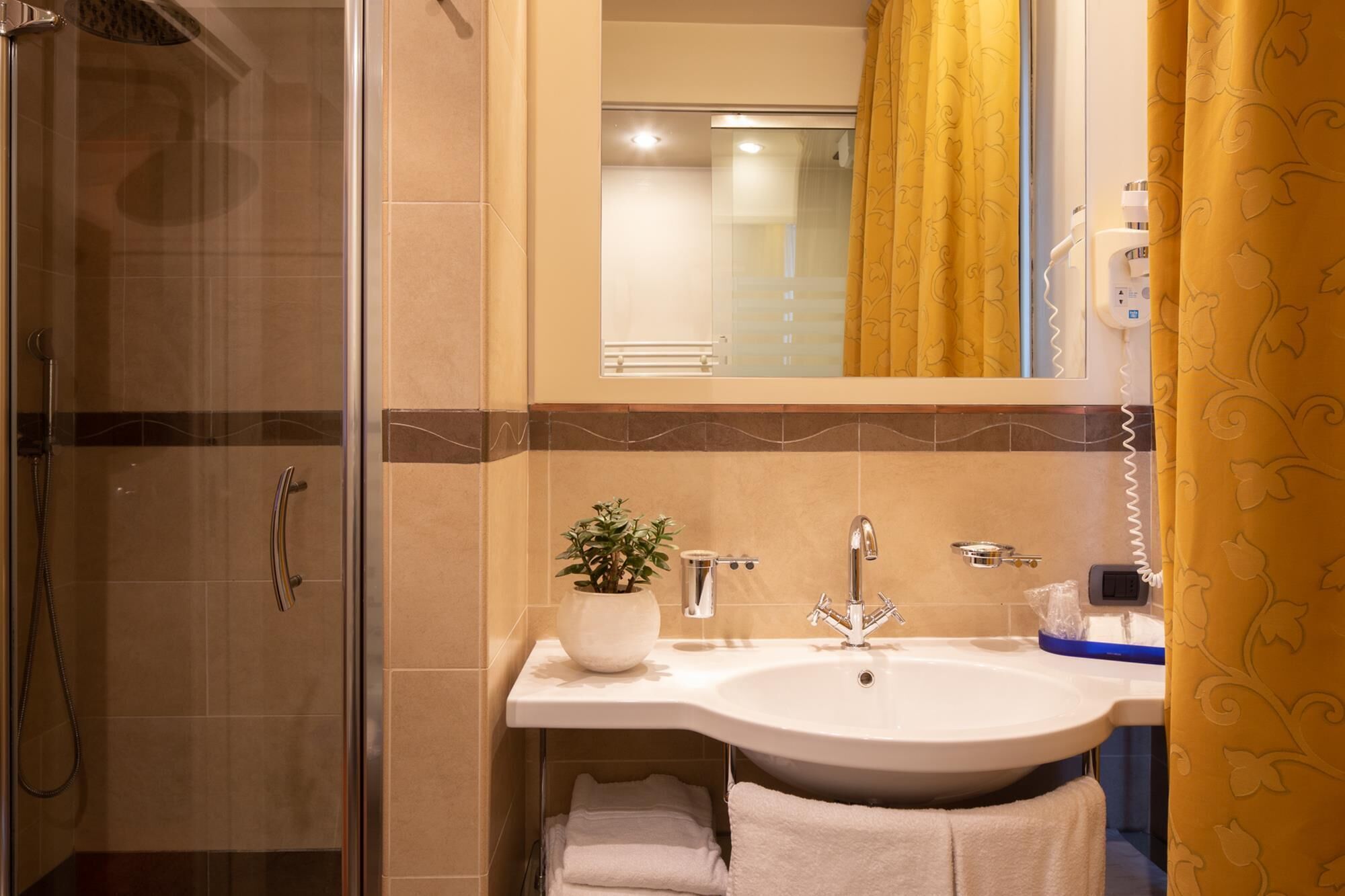 separate bathtub and shower, rainfall showerhead, free toiletries