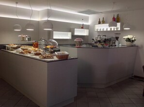 Free daily buffet breakfast - Casaalbergo La Rocca (Noale)