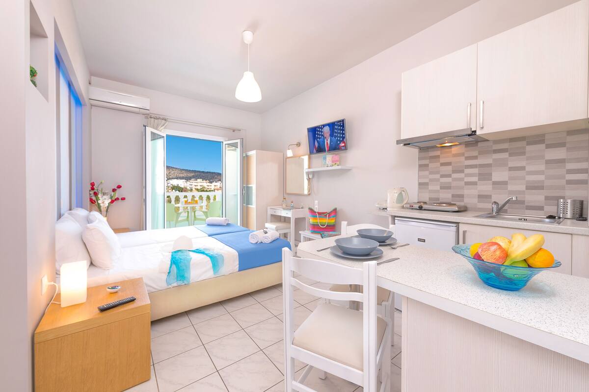 Studio | Pillowtop beds, soundproofing, WiFi (free)
