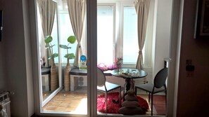 Ropa de cama de alta calidad, minibar y decoración personalizada 