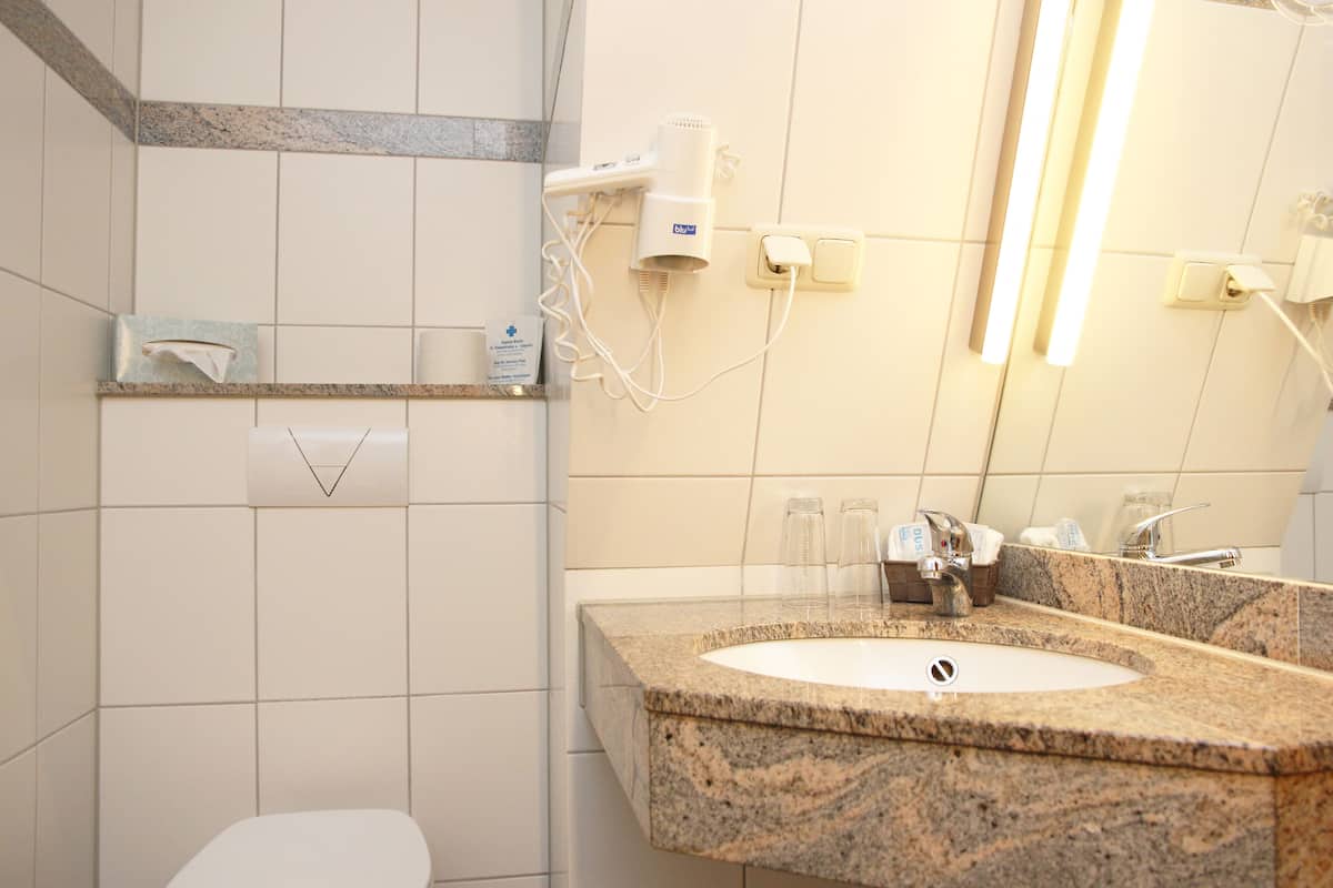 double room | bathroom | free toiletries, hair dryer, towels