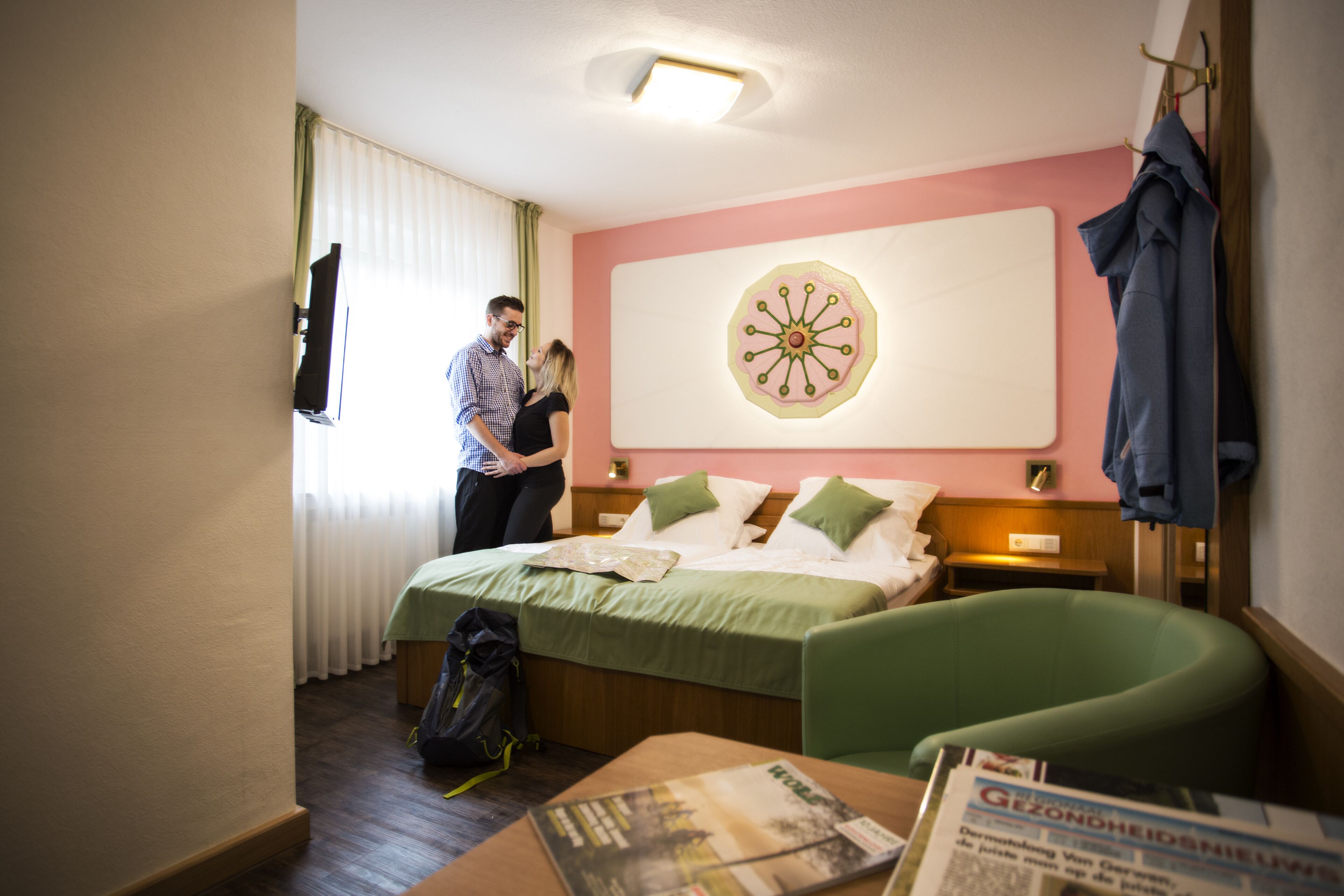 double room | living area | flat-screen tv