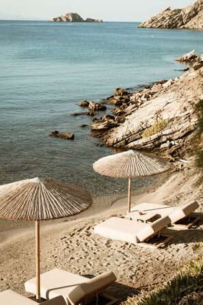 私人海灘、躺椅、太陽傘、沙灘巾