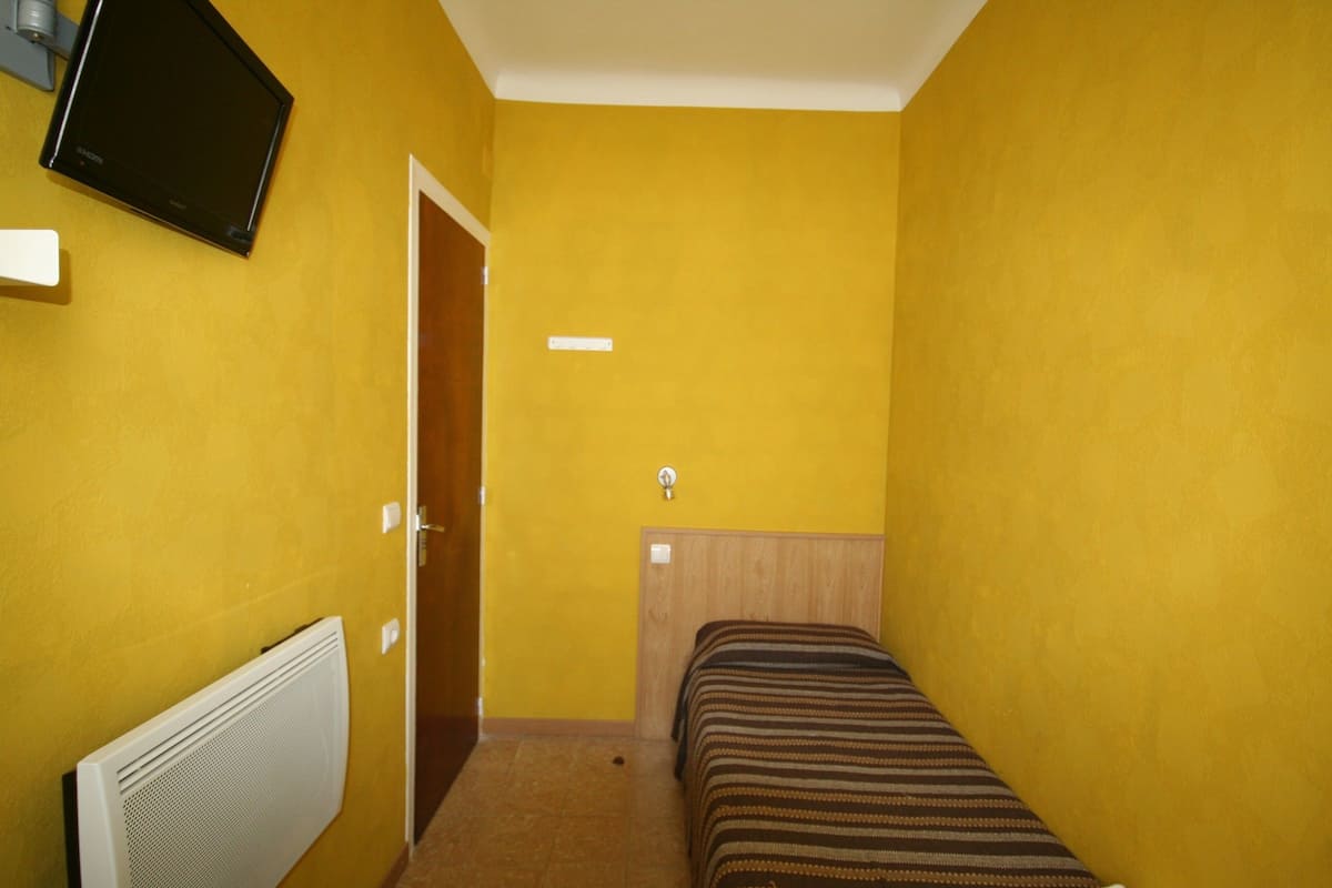 Habitación individual, baño compartido | Escritorio, cortinas blackout, cunas gratuitas y wifi gratis