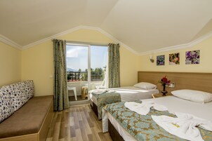 Quarto casal ou duplo, vista para o mar | Frigobar, cofres nos quartos, quartos à prova de som