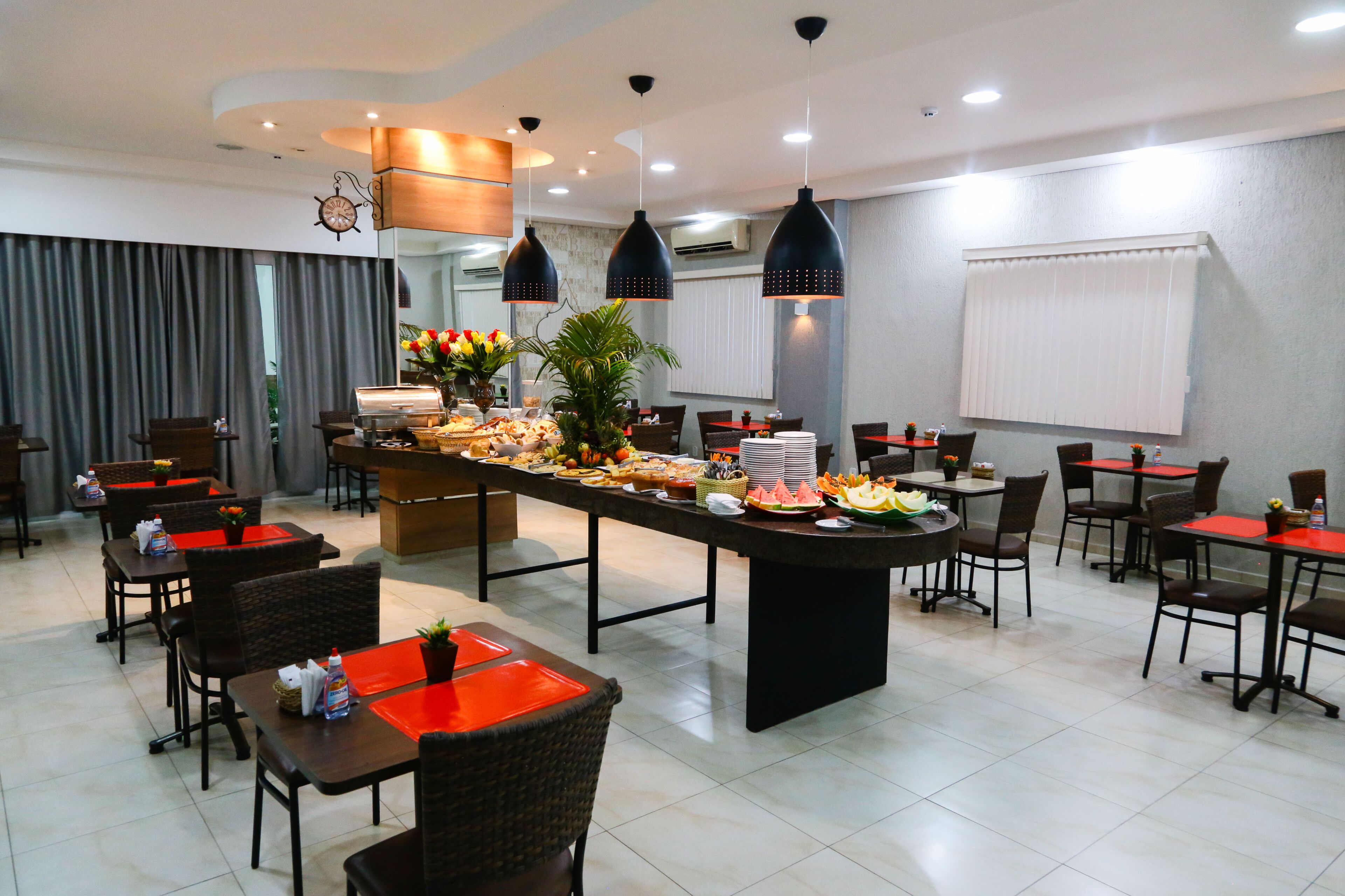 free buffet breakfast