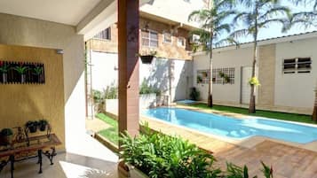 Piscina interna, piscina externa