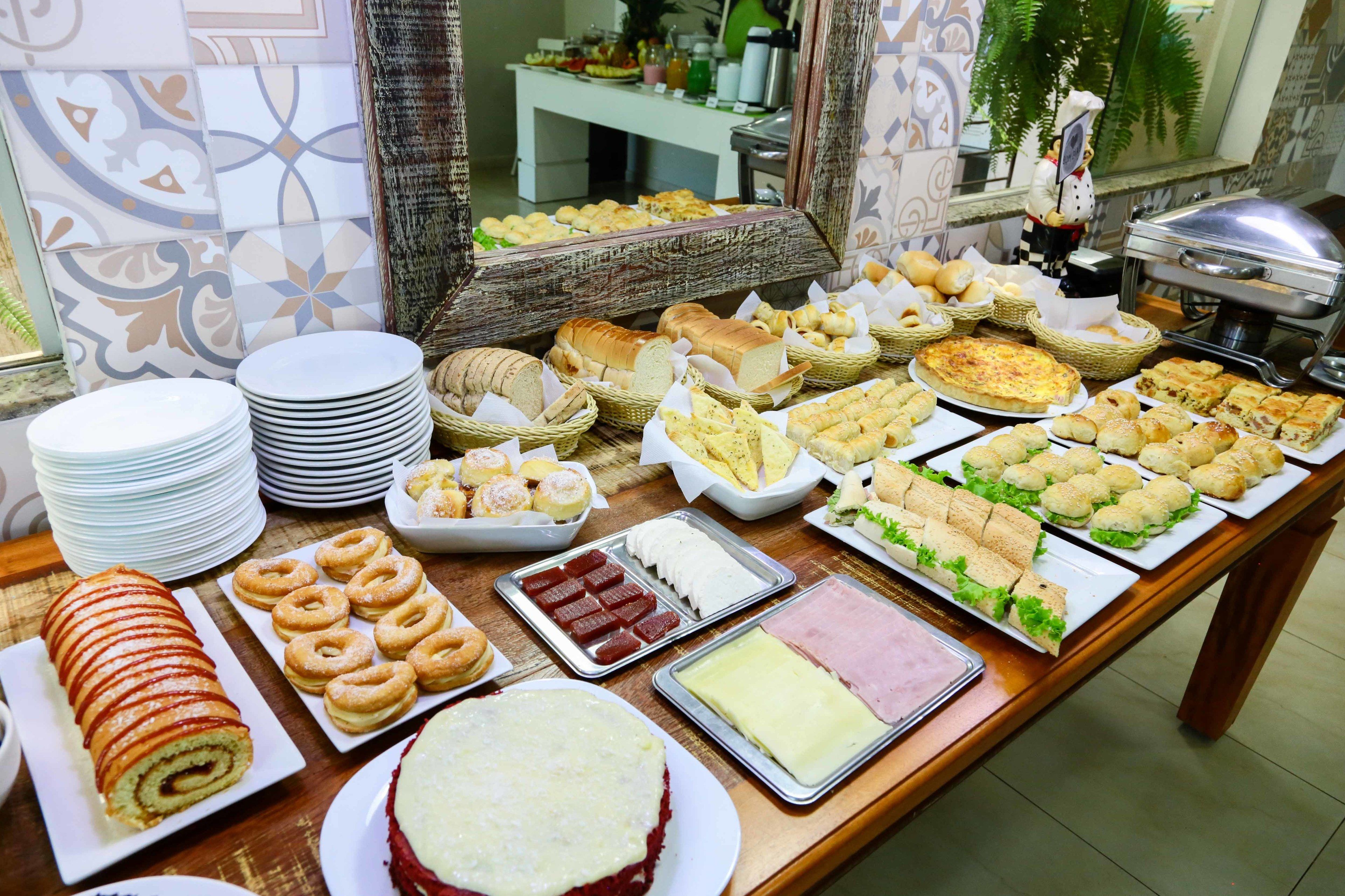 Free buffet breakfast 