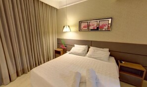 Minibar, tempat tidur bayi, dan Wi-Fi gratis
