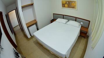 Quarto casal standard | Frigobar, individualmente decorados, Wi-Fi de cortesia, roupa de cama