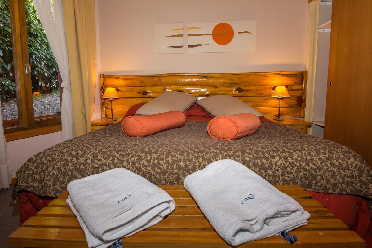 Wi-Fi de cortesia, roupa de cama