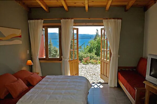 Standard Double Room, Kitchen, Lagoon View | Free WiFi, bed sheets