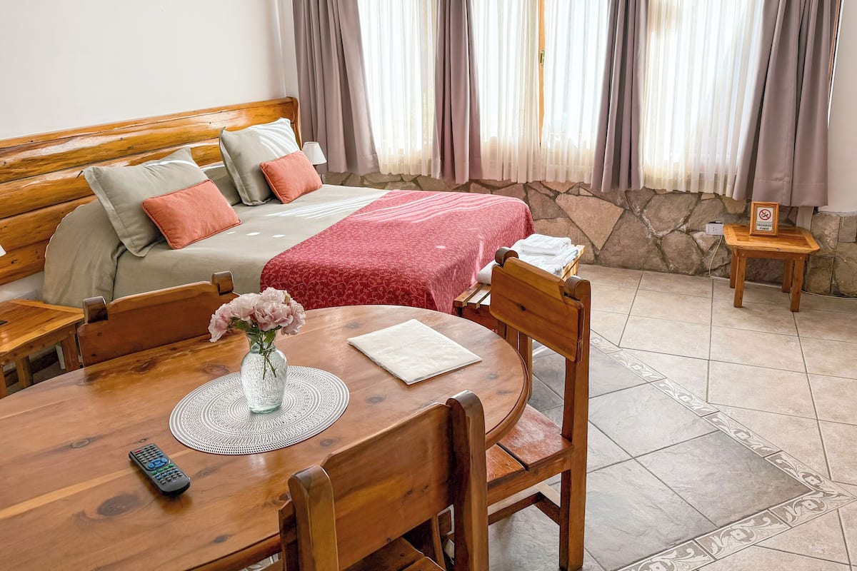 Quarto quádruplo superior | Wi-Fi de cortesia, roupa de cama