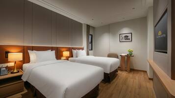 Superior Twin Room | Minibar, in-room safe, desk, soundproofing