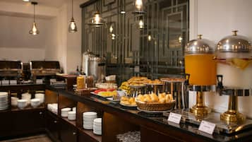 Daily continental breakfast (VND 100000 per person)