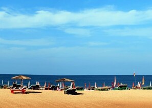 Una playa cerca