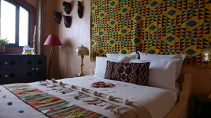 Tweepersoonskamer (Grand Socco) | Een kluis op de kamer, individueel gedecoreerd, individueel gemeubileerd