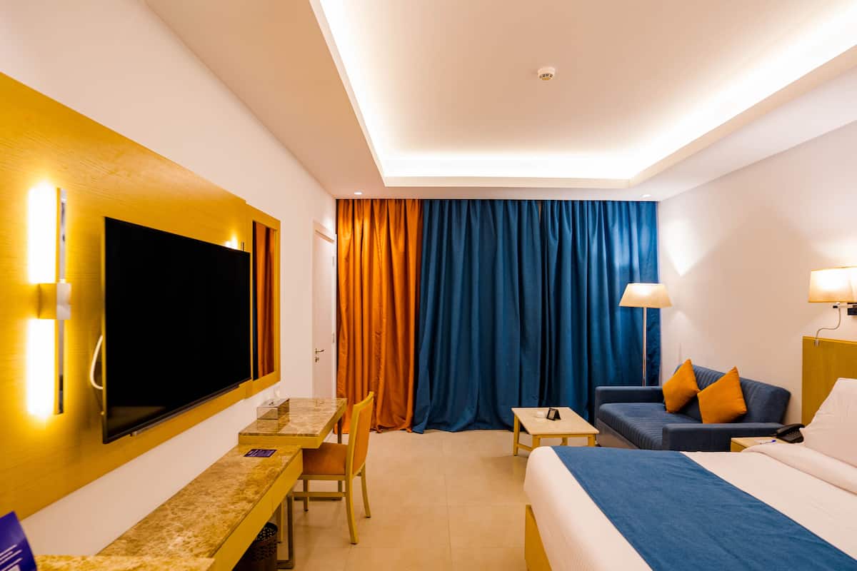 Minibar, in-room safe, blackout drapes, WiFi