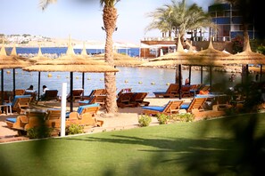 Private beach, sun-loungers, beach umbrellas, beach towels - Marina Sharm Hotel (Sharm El Sheikh)