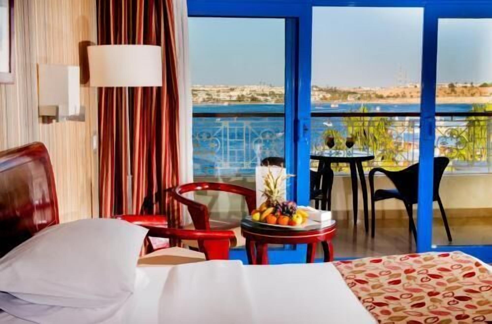 Minibar, caixa forta a l'habitació, cortines opaques i wifi 