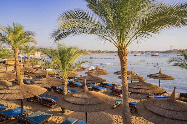 Private beach, sun-loungers, beach umbrellas, beach towels - Marina Sharm Hotel (Sharm El Sheikh)