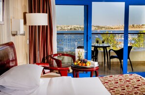 Minibar, coffres-forts dans les chambres, rideaux occultants, Wi-Fi