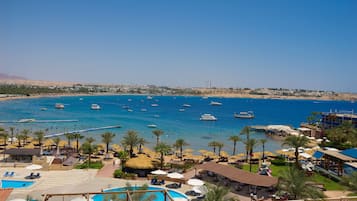 Private beach, sun-loungers, beach umbrellas, beach towels