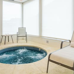 Jetted tub