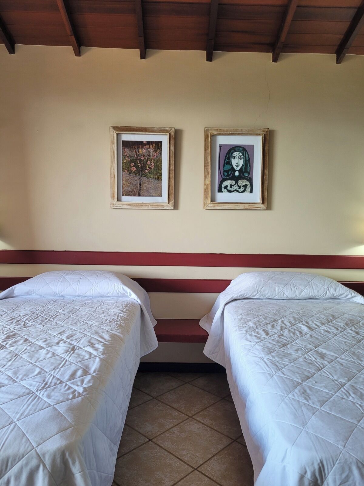 1 habitación, minibar y caja de seguridad en la habitación 