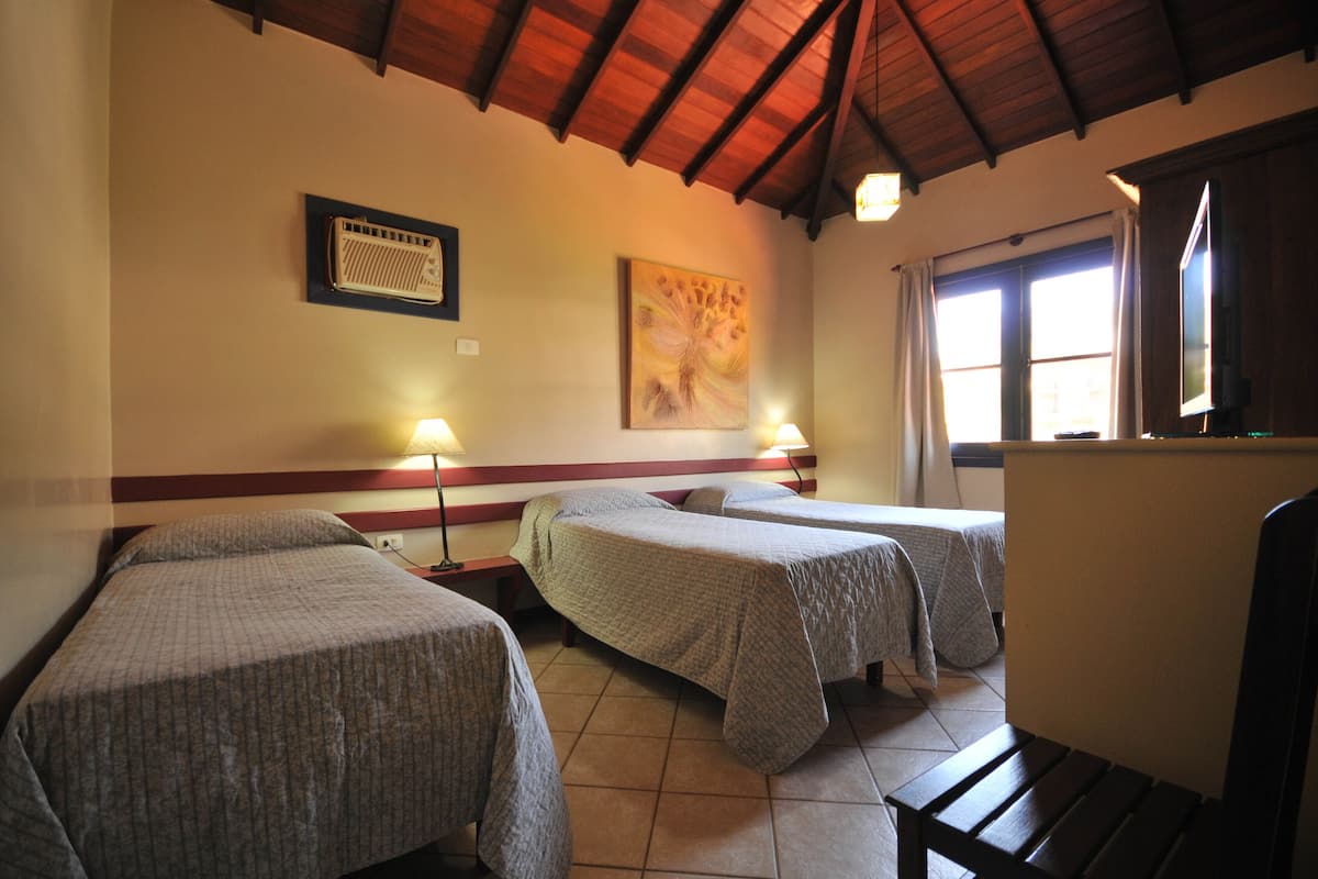 Conjugado | 1 Schlafzimmer, Minibar, Zimmersafe, individuell eingerichtet