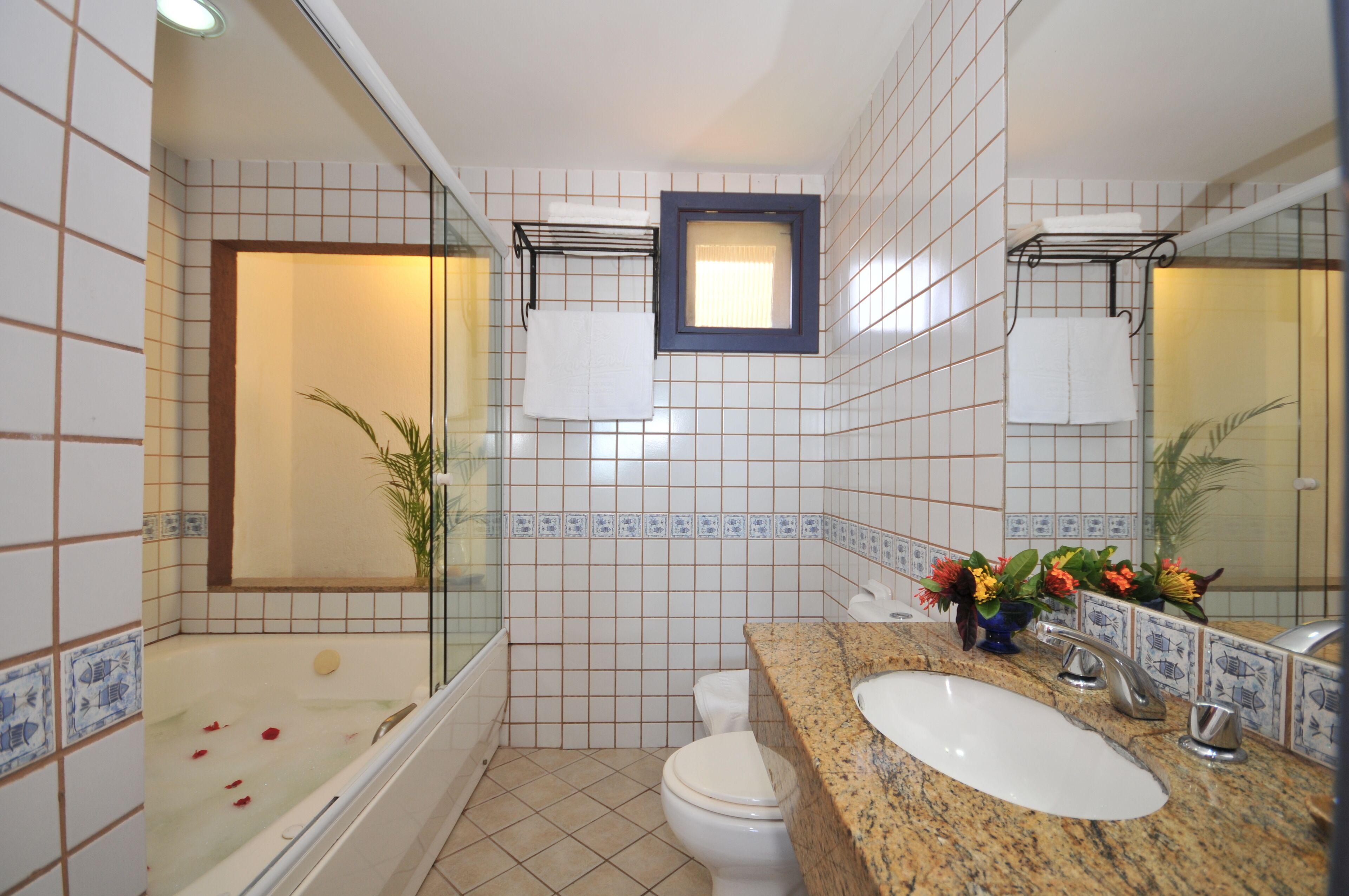 quarto luxo  | bathroom | shower, free toiletries, hair dryer, bidet