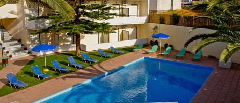 Seasonal outdoor pool, pool umbrellas, sun loungers